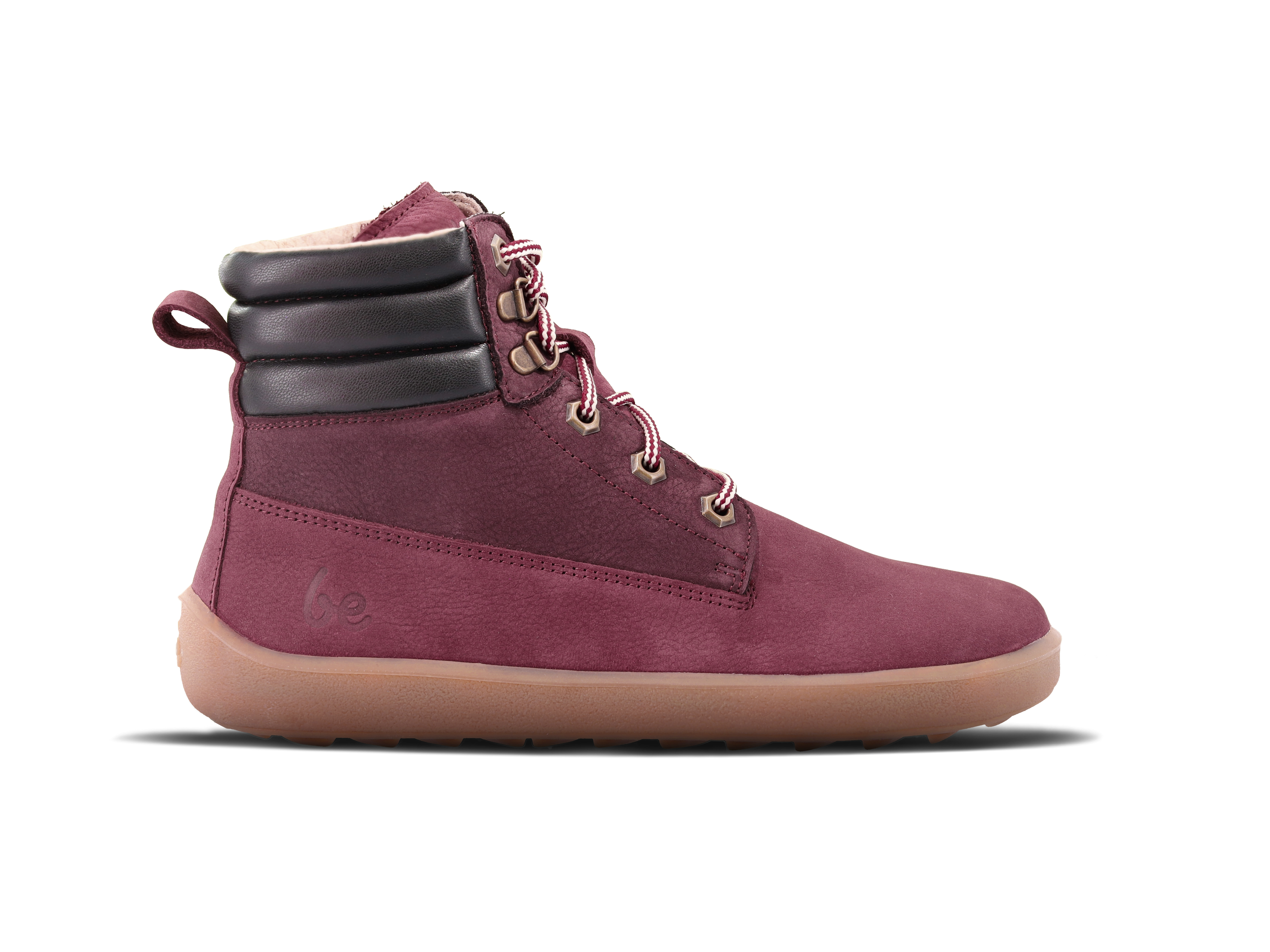 Barfußschuhe Be Lenka Nevada Neo - Burgundy.













































.insulation-properies{display:flex}@media(max-width:991px){.insulation-properies{flex-direction:column}}﻿﻿﻿﻿﻿﻿






















Be Lenka Nevada Neo sind genau die perfekten Barfußschuhe, wenn die Temperaturen fangen an, zu sinken.























Barfußschuhe ahmen das Barfußlaufen perfekt nach, genau so, wie es die Natur ursprünglich geschaffen hat ideale Barfußschuhe für den milderen WinterEin gepolsterter Knöchelkragen sorgt für zusätzliche Wärme, während der Schlaufe das Anziehen erleichtertDie 4-mm-Sohle garantiert den maximalen Bodenkontakt,  trainiert die Rücken- und Fußmuskeln und simuliert das Gefühl des BarfußlaufensDeepGrip-Sohle entworfen für bessere Stabilität auf verschiedenen UntergründenNeu gestaltete rutschfeste Kautschuk-Sohle garantiert hervorragenden Schutz und Haftfestigkeit beim Gehen auf verschiedenen OberflächenVorteile von Barfußschuhen:Großzügiger vorderer Teil des Schuhs für ausreichend Platz für die Zehen und ein einzigartiges BarfußgefühlSorgfältig ausgewählte Materialien in Premiumqualität, die von unseren erfahrenen Handwerkern ausgewählt und geschnitten wurdenWasserdichtes Leder verhindert das Eindringen von Feuchtigkeit in die Schuhe, für eine bessere Wirkung Imprägnierung verwenden
Vorteile von Barfußschuhen:
ultraflexible SohleZero Drop: keine Höhendifferenz zwischen Vorfuß und Ferse, was Ihre Haltung und Stabilität fördertgroßzügiger Freiraum für Ihre Zehenleicht
Typ: Straßenschuhe