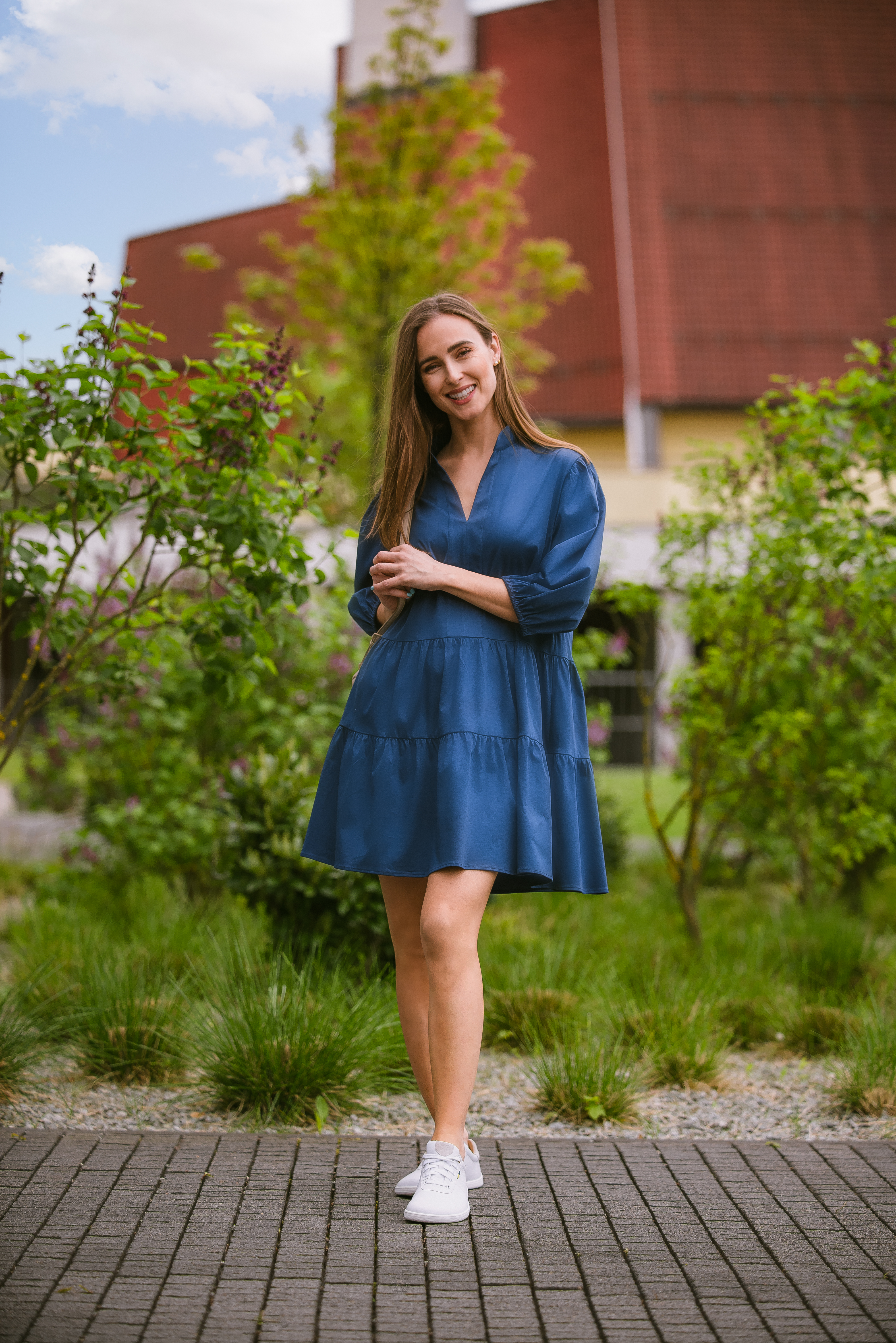 Damen Hemdblusenkleid Be Lenka Essentials - Navy.
100% Baumwolle transportiert Feuchtigkeit sehr gut abdas Kleid behält auch nach zahlreichen Waschgängen seine Qualitätdie Elastizität des Materials wird durch eine spezielle Verflechtung der Baumwollfäden gewährleistetdie Interlock-Technologie verleiht dem Kleid einen eleganten Glanzdas ideale Kleidungsstück zur Vervollständigung Ihrer Capsule-Garderobe
Eigenschaften:
antibakterielle Oberflächenbehandlung
Das Model ist 168 cm groß und trägt Größe XS/S.