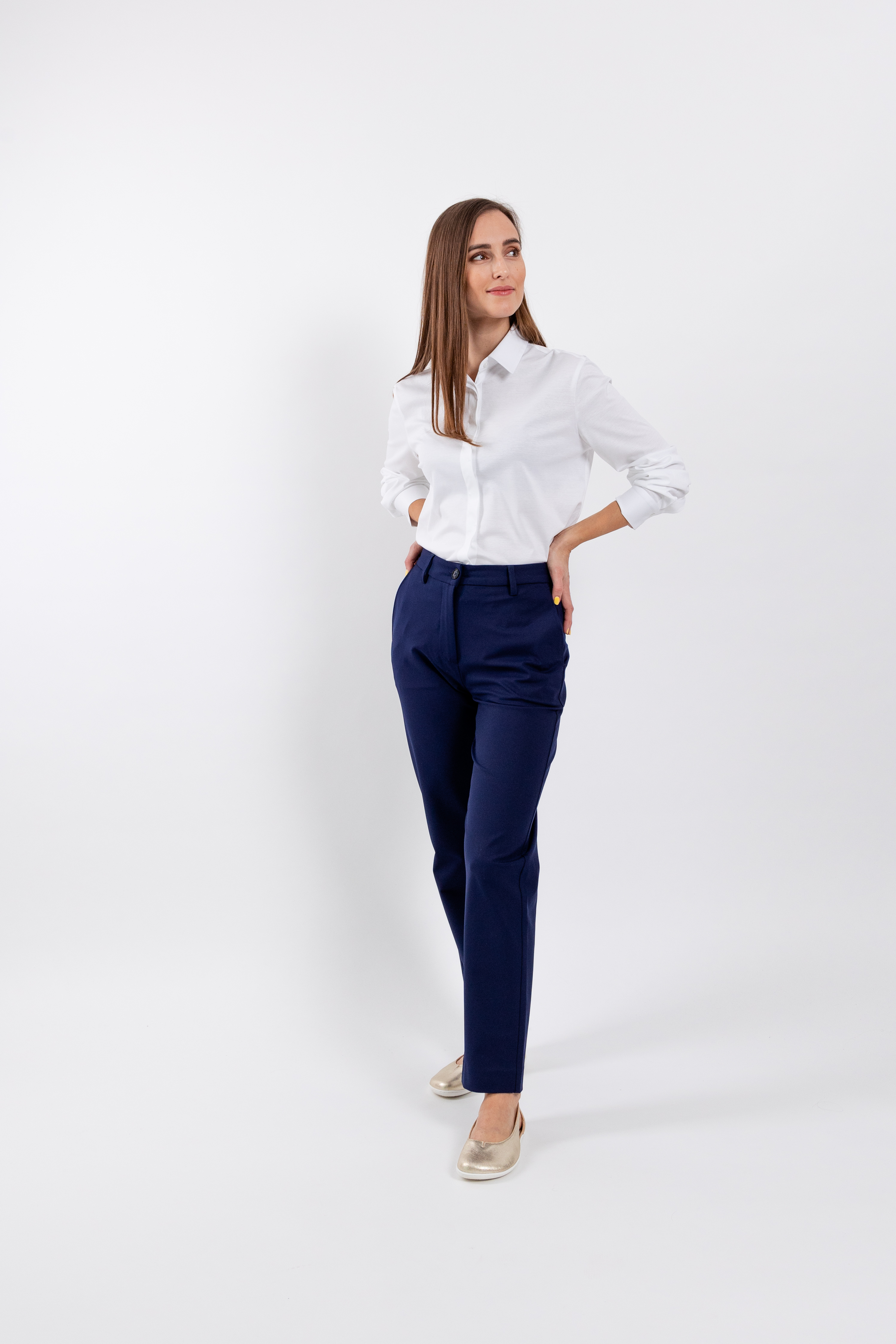 Damenhose Be Lenka Essentials - Navy.
wasserabweisende Hose aus leichtem und atmungsaktivem Materialgeringes Gewicht und Elastizität garantieren Komfort den ganzen Tag überpraktischer Knopf- und ReißverschlussErsatzknopf im Innenteil der Hose
Eigenschaften:
wasserabweisendes Material
Das Model ist 168 cm groß und trägt Größe S.