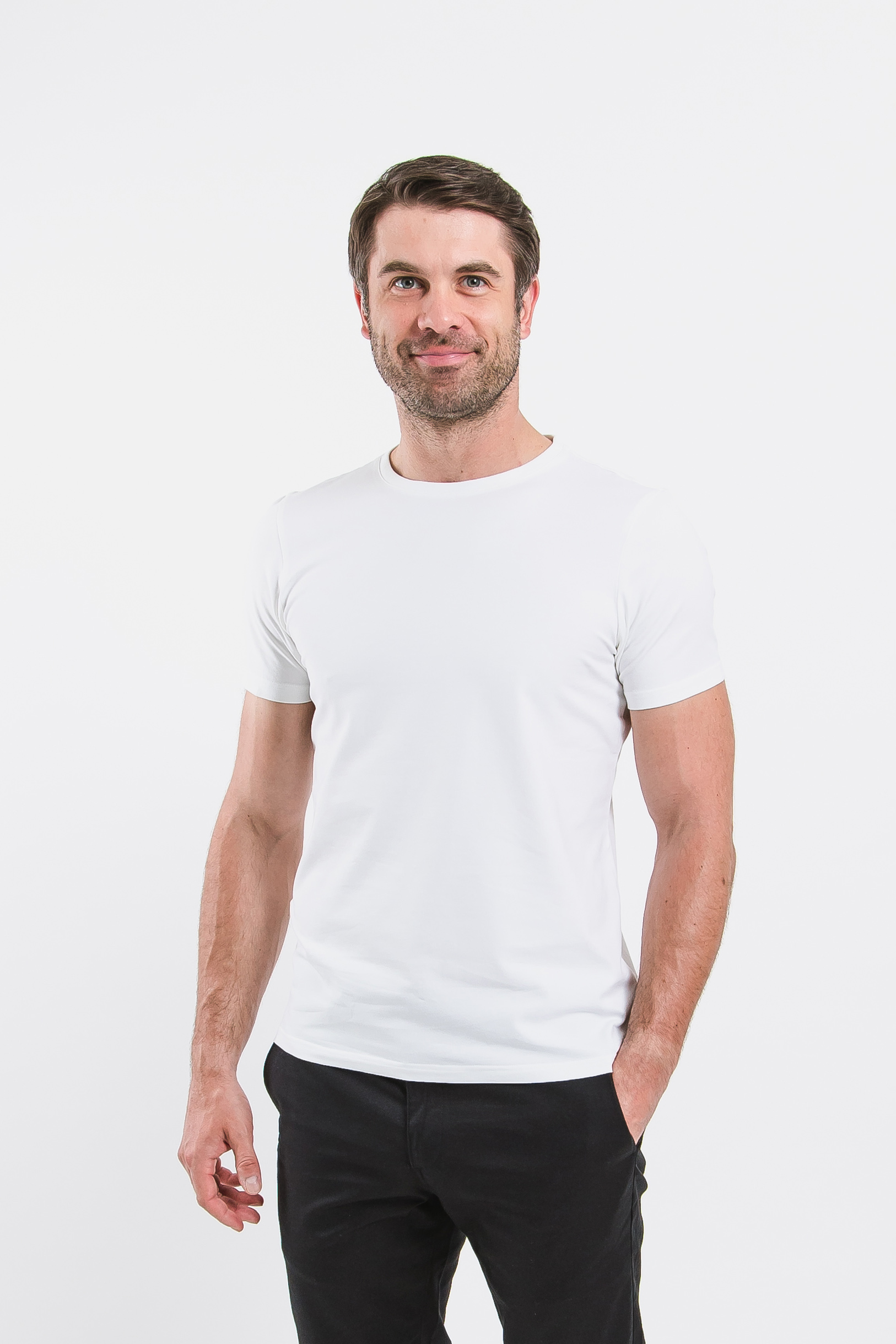 Herren T-Shirt mit Rundhalsausschnitt Be Lenka Essentials - White.