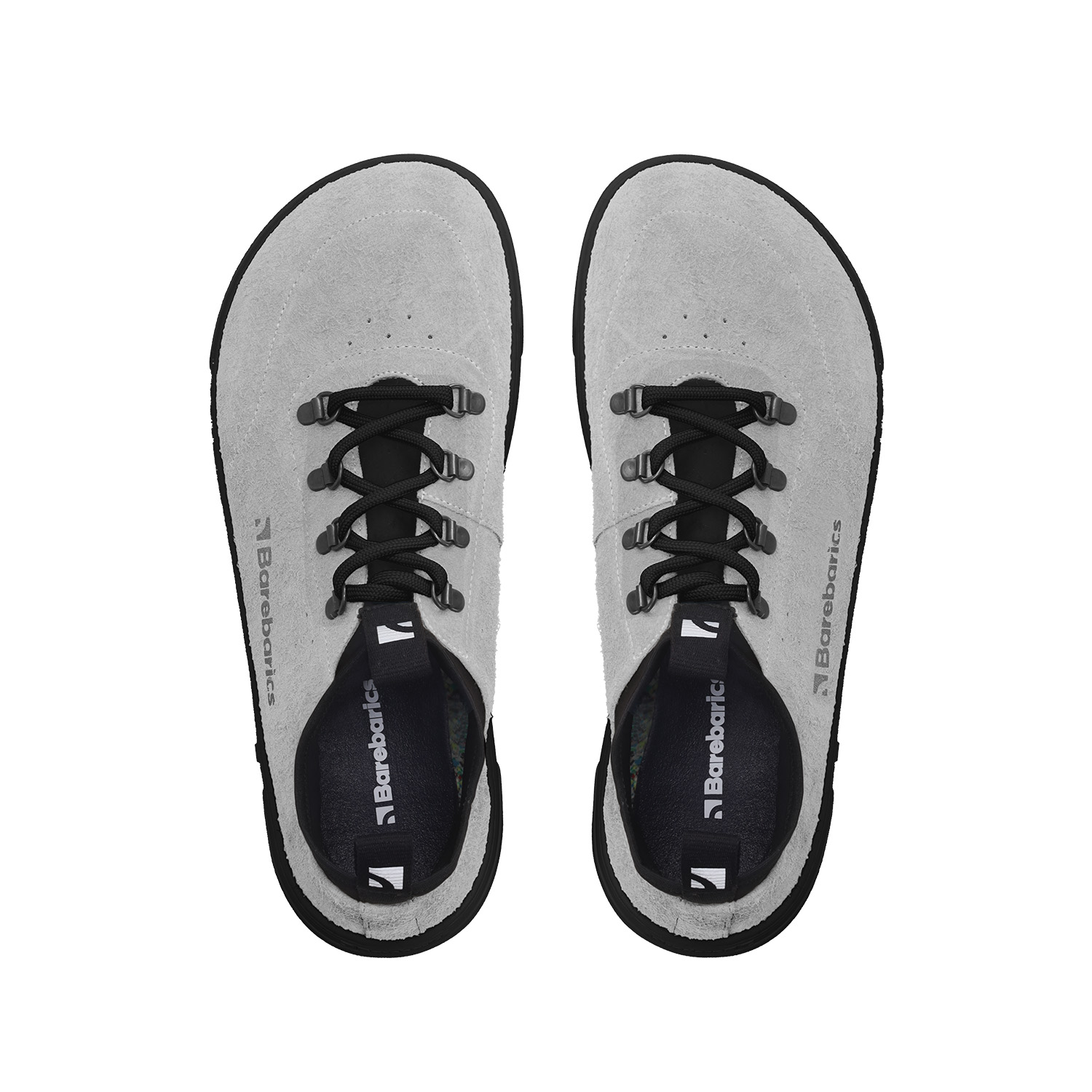 Barefoot Sneakers Barebarics Bronx - Grey.
Die Barebarics-Sneaker werden nach einem umweltfreundlichen Verfahren hergestellt.
  Das Obermaterial besteht aus Leder und Textil  Das Futter ist aus Lycra und Mikrofaser  Die Sohle ist aus weichem, synthetischem Gummi mit hoher Strapazierfähigkeit hergestellt.


Barfuß-Eigenschaften
    Anatomische Form - Die Sneakers passen sich der Form der Füße an.

Mehr info
moderner Städtestilin der Europäischen Union entworfen und handgefertigt, unter Verwendung lokaler nachhaltiger Materialienhervorragende Haltbarkeit und Farbechtheit der Materialienerhältlich in den Größen 36-47 (europäische Maße)