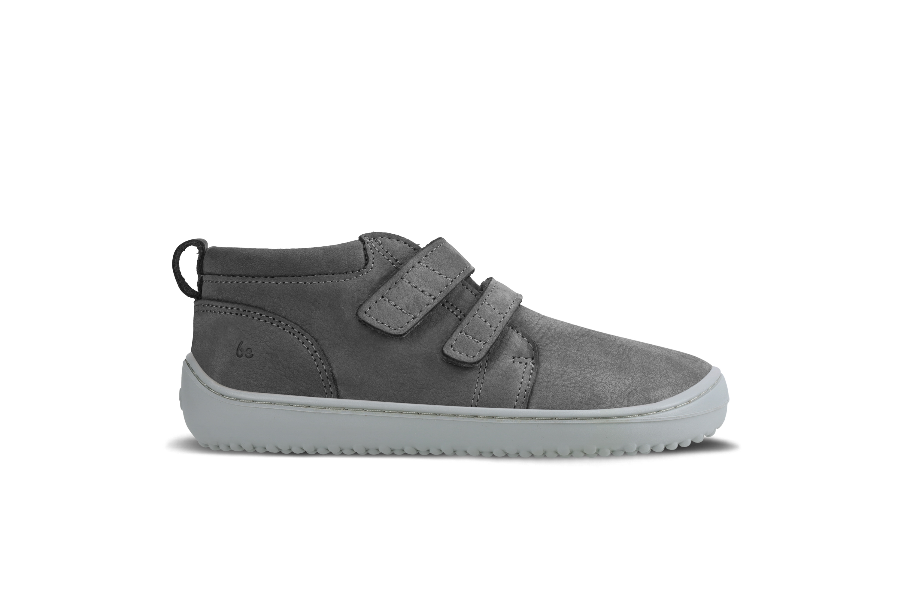 Kinder Barfußschuhe Be Lenka Play - Dark Grey.
  Barfußschuhe imitieren perfekt das Barfußgehen, so wie es die Natur vorgesehen hat  genähte Sohle für eine längere Lebensdauer des Schuhs  die KidsComfort-Laufsohle garantiert dank ihrer Stollen perfekte Stabilität  Ledereinfassung an der Ferse für zusätzlichen Komfort und Haltbarkeit  angenehmes Textilinnenfutter  neue herausnehmbare Einlegesohle aus recyceltem PU und Baumwolle  stylisches Be Lenka-Logo mit Prägung
Vorteile von Barfußschuhen:
ultraflexible SohleZero Drop: Ferse und Zehen in einer Ebene für eine korrekte Körperhaltunggeräumige Zehenbox für Ihre Zehenleichter Schuh
Typ: Straßenschuhe