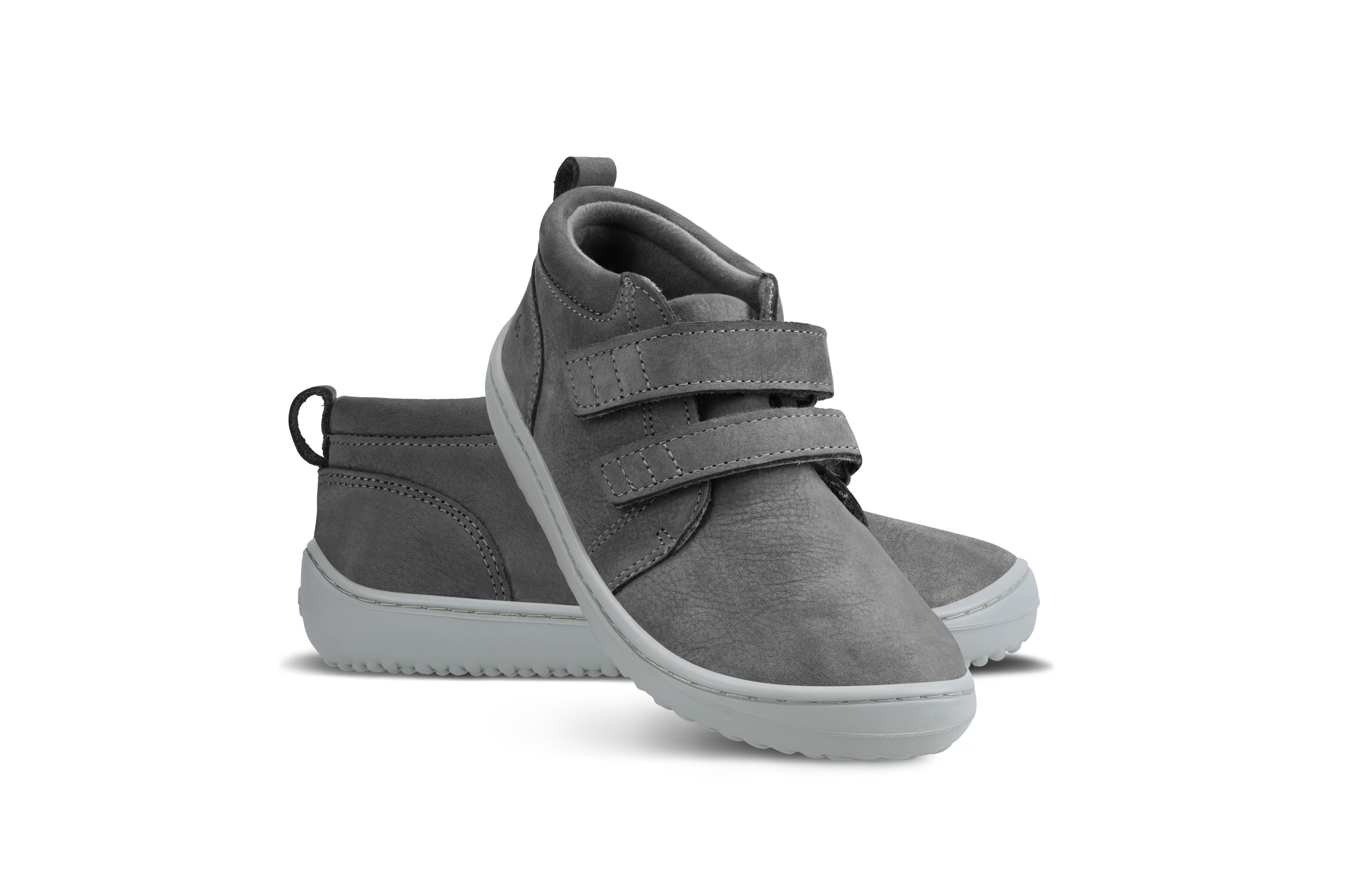 Kinder Barfußschuhe Be Lenka Play - Dark Grey.
  Barfußschuhe imitieren perfekt das Barfußgehen, so wie es die Natur vorgesehen hat  genähte Sohle für eine längere Lebensdauer des Schuhs  die KidsComfort-Laufsohle garantiert dank ihrer Stollen perfekte Stabilität  Ledereinfassung an der Ferse für zusätzlichen Komfort und Haltbarkeit  angenehmes Textilinnenfutter  neue herausnehmbare Einlegesohle aus recyceltem PU und Baumwolle  stylisches Be Lenka-Logo mit Prägung
Vorteile von Barfußschuhen:
ultraflexible SohleZero Drop: Ferse und Zehen in einer Ebene für eine korrekte Körperhaltunggeräumige Zehenbox für Ihre Zehenleichter Schuh
Typ: Straßenschuhe