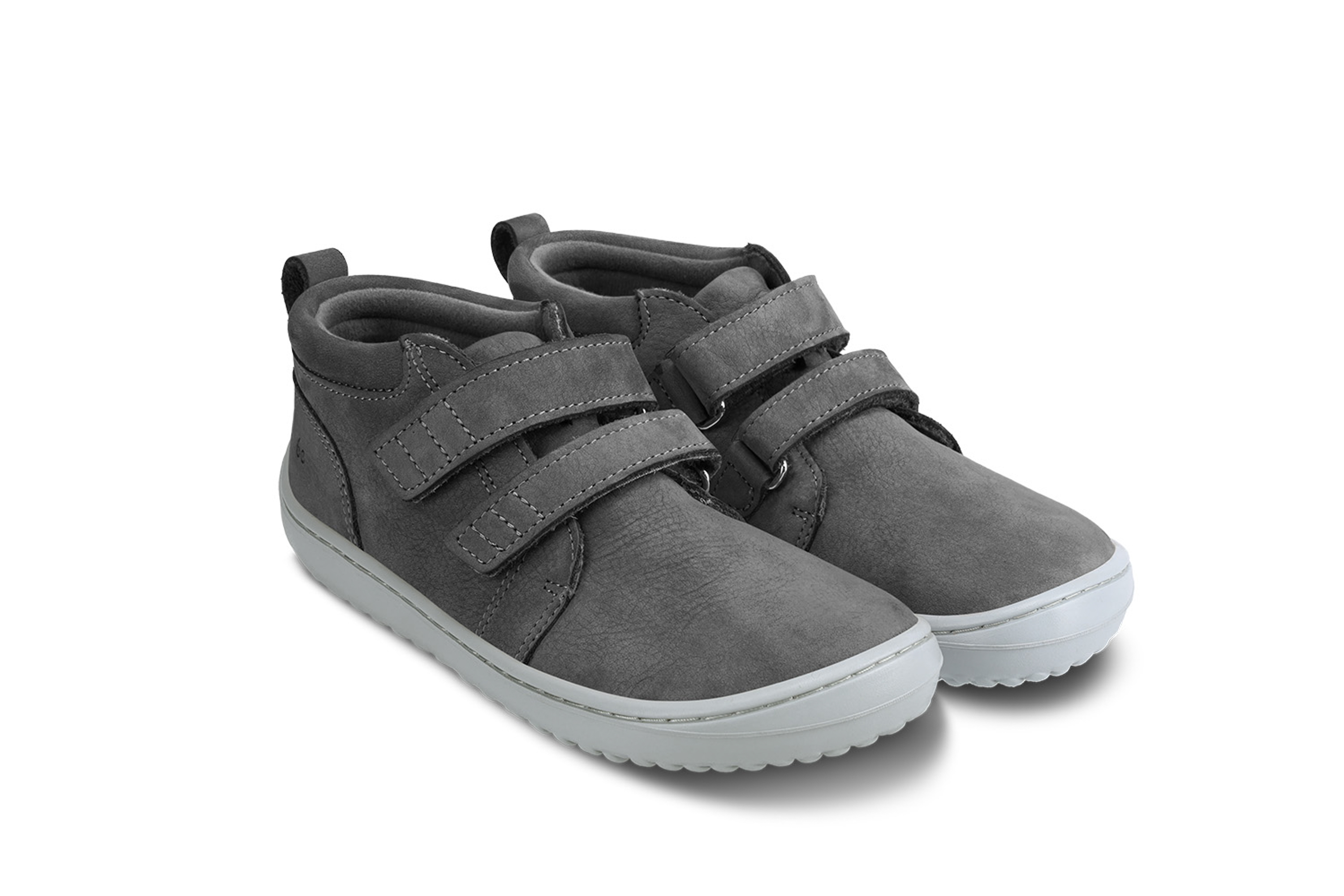 Kinder Barfußschuhe Be Lenka Play - Dark Grey.
  Barfußschuhe imitieren perfekt das Barfußgehen, so wie es die Natur vorgesehen hat  genähte Sohle für eine längere Lebensdauer des Schuhs  die KidsComfort-Laufsohle garantiert dank ihrer Stollen perfekte Stabilität  Ledereinfassung an der Ferse für zusätzlichen Komfort und Haltbarkeit  angenehmes Textilinnenfutter  neue herausnehmbare Einlegesohle aus recyceltem PU und Baumwolle  stylisches Be Lenka-Logo mit Prägung
Vorteile von Barfußschuhen:
ultraflexible SohleZero Drop: Ferse und Zehen in einer Ebene für eine korrekte Körperhaltunggeräumige Zehenbox für Ihre Zehenleichter Schuh
Typ: Straßenschuhe