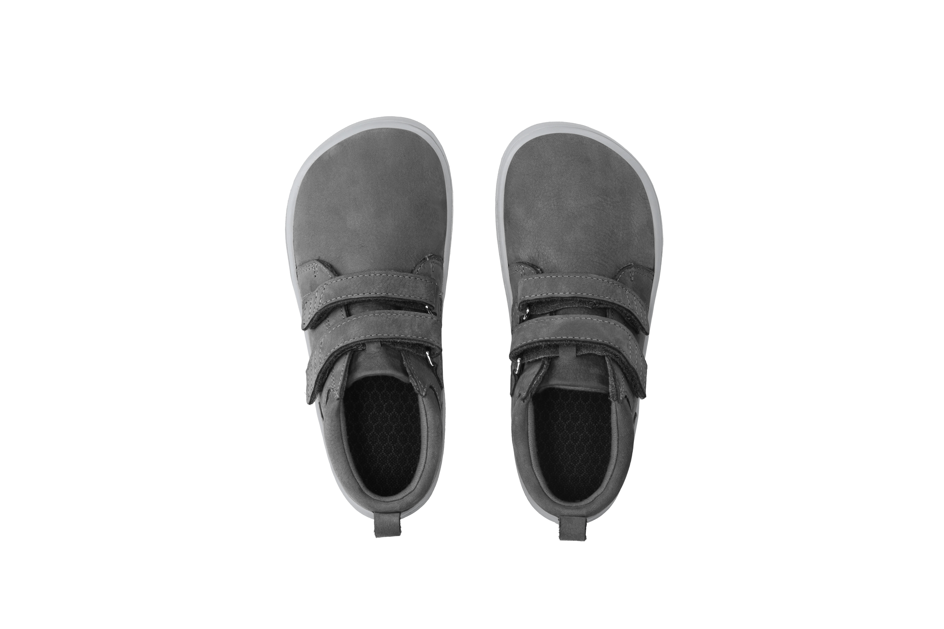 Kinder Barfußschuhe Be Lenka Play - Dark Grey.
  Barfußschuhe imitieren perfekt das Barfußgehen, so wie es die Natur vorgesehen hat  genähte Sohle für eine längere Lebensdauer des Schuhs  die KidsComfort-Laufsohle garantiert dank ihrer Stollen perfekte Stabilität  Ledereinfassung an der Ferse für zusätzlichen Komfort und Haltbarkeit  angenehmes Textilinnenfutter  neue herausnehmbare Einlegesohle aus recyceltem PU und Baumwolle  stylisches Be Lenka-Logo mit Prägung
Vorteile von Barfußschuhen:
ultraflexible SohleZero Drop: Ferse und Zehen in einer Ebene für eine korrekte Körperhaltunggeräumige Zehenbox für Ihre Zehenleichter Schuh
Typ: Straßenschuhe