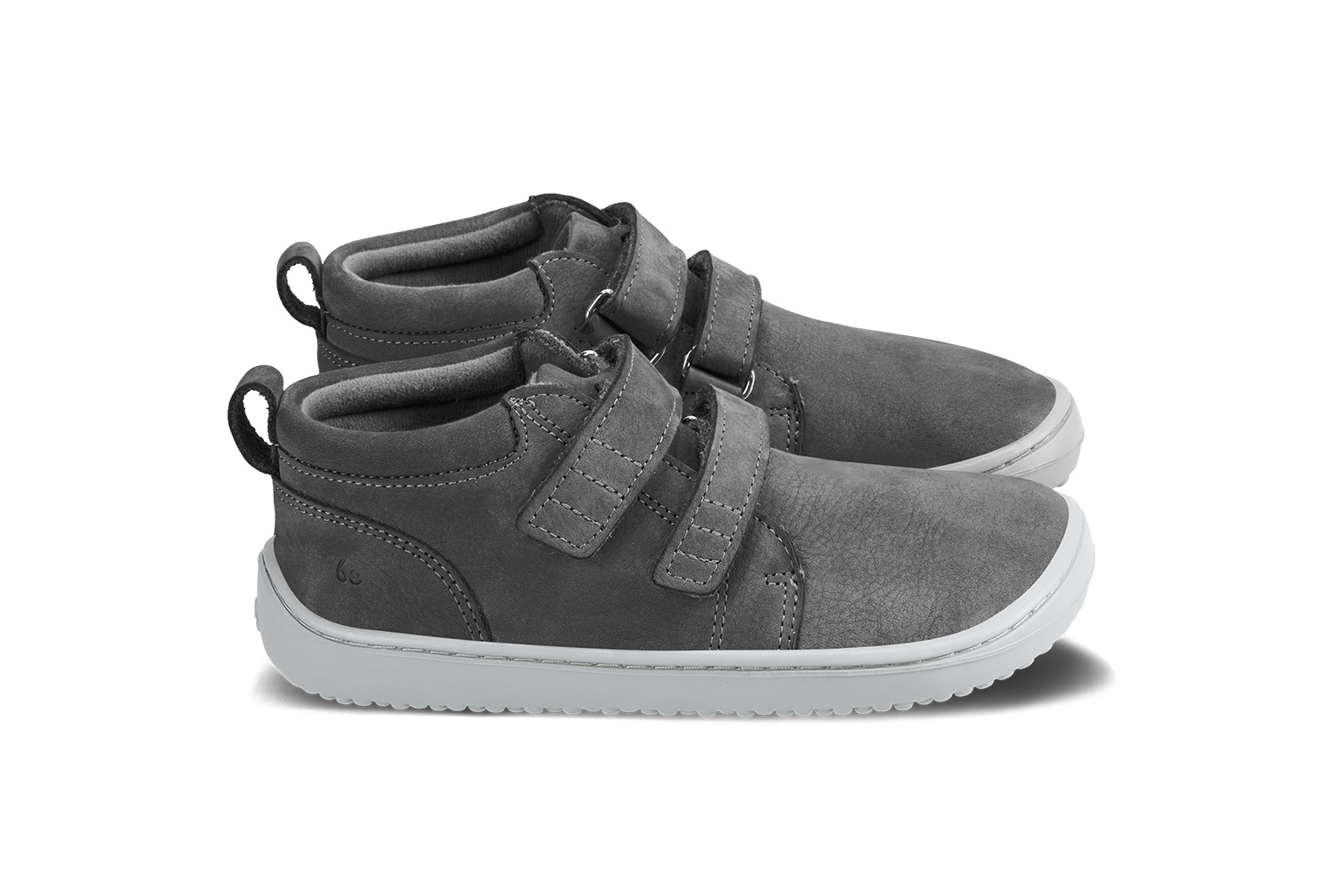 Kinder Barfußschuhe Be Lenka Play - Dark Grey.
  Barfußschuhe imitieren perfekt das Barfußgehen, so wie es die Natur vorgesehen hat  genähte Sohle für eine längere Lebensdauer des Schuhs  die KidsComfort-Laufsohle garantiert dank ihrer Stollen perfekte Stabilität  Ledereinfassung an der Ferse für zusätzlichen Komfort und Haltbarkeit  angenehmes Textilinnenfutter  neue herausnehmbare Einlegesohle aus recyceltem PU und Baumwolle  stylisches Be Lenka-Logo mit Prägung
Vorteile von Barfußschuhen:
ultraflexible SohleZero Drop: Ferse und Zehen in einer Ebene für eine korrekte Körperhaltunggeräumige Zehenbox für Ihre Zehenleichter Schuh
Typ: Straßenschuhe