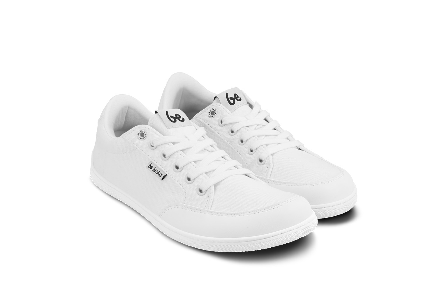 Barfuß Sneakers Be Lenka Rebound - All White.




Extrem leichte Schuhe für alle Liebhaber von urbanen KlassikernEverydayComfort Neo-Laufsohle für eine längere Lebensdauer des SchuhsTextillogo auf der Zunge und dem Schaftzwei Ösen an der Innenseite der Sneaker für die Belüftung

Vorteile von Barfußschuhen:
imitiert perfekt das Barfußgehendie anatomische Form des Schuhs bietet viel Platz für die ZehenNull Neigung der Sohle hält Ferse und Zehen in einer Linie für eine korrekte Körperhaltungstimulierende 5 mm dicke Sohle aktiviert die Nervenenden des Fußesflexible Materialien sorgen für eine bessere Funktionalität der Muskeln und Sehnen des FußesLeichtigkeit des Schuhs als Vorbeugung gegen Fußermüdung
Typ: Straßenschuhe