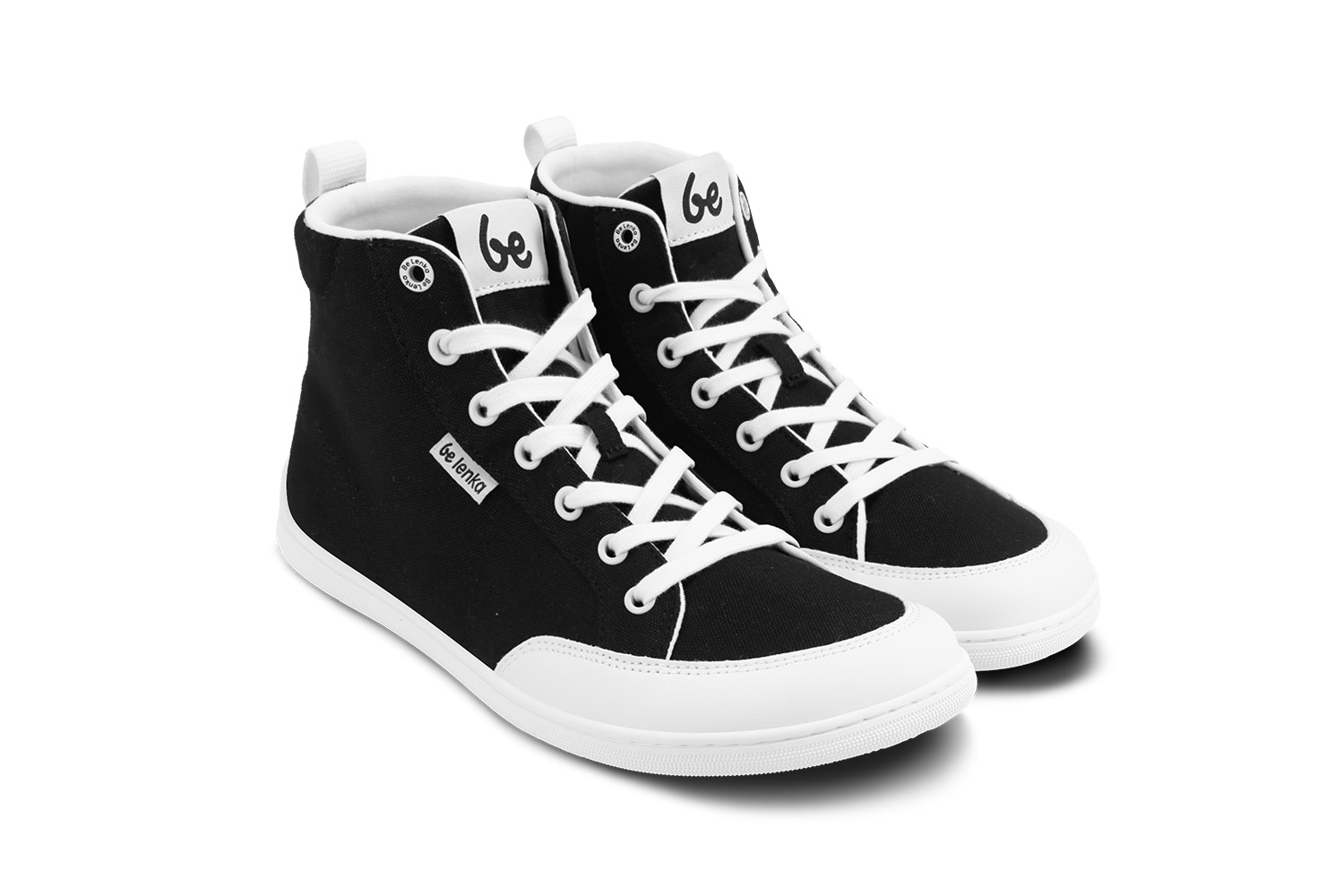 Barfuß Sneakers Be Lenka Rebound - High Top - Black & White.




Extrem leichte Schuhe für alle Liebhaber von urbanen KlassikernEverydayComfort Neo-Laufsohle für eine längere Lebensdauer des SchuhsTextillogo auf der Zunge und dem SchaftFersenschlaufe zum leichteren Anziehenzwei Ösen an der Innenseite der Sneaker für die Belüftung

Vorteile von Barfußschuhen:
perfekte Nachahmung des Barfußgehensdie anatomische Form des Schuhs bietet viel Platz für die Zehendie Nullneigung der Sohle sorgt dafür, dass Ferse und Zehen in einer Linie bleiben und eine korrekte Haltung eingenommen wirddie stimulierende 5mm dicke Sohle aktiviert die Nervenenden des Fußesflexible Materialien sorgen für eine bessere Funktionalität der Muskeln und Sehnen des FußesLeichtigkeit des Schuhs als Vorbeugung gegen Fußermüdung
Typ: Straßenschuhe