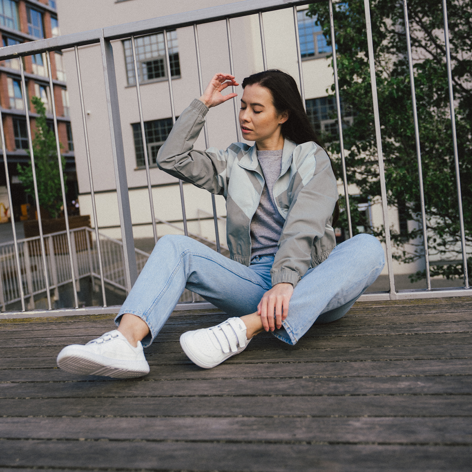 Barefoot Sneakers Barebarics Zing Velcro - All White - Leather.
Anatomische Form - Der Schuh respektiert die Form der Füße.
Mehr Info
Typ: Straßenschuhemodernes urbanes Designentworfen und handgefertigt in der Europäischen Unionausgezeichnete Haltbarkeit und Farbechtheit der Materialienerhältlich in den Größen 36-47 (europäische Maße)