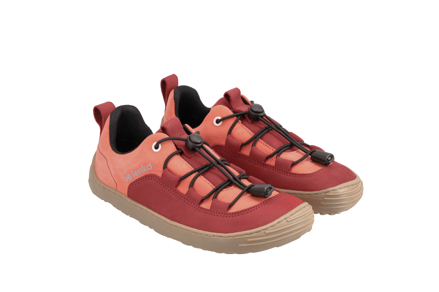 Kinder Barfuß Sneakers Be Lenka Xplorer - Dark Red & Coral.
 Turnschuhe aus hochwertigem Nubuklederdie Schuhspitze ist breit genug, damit sich die Zehen bei der Bewegung natürlich bewegen könnendas Futter fühlt sich angenehm an und sorgt für Komfort und Wärmeisolierungder Verschluss ermöglicht ein ideales einstellen der Festigkeit am Spanndie flexible KidsUltraGrip-Laufsohle mit einem 6-mm-Karomuster sorgt für einen optimalen Kontakt mit dem Untergrund (vorteilhaft für die Entwicklung des Kinderfußes)die Schuhe sind nicht für den Sport geeignet (Radfahren, Rollerfahren und andere Aktivitäten, die die Sohle belasten, können mechanische Schäden verursachen)
Vorteile von Barfußschuhen:
ultraflexible SohleZero Drop: Ferse- und Zehenbündigkeit für eine korrekte Körperhaltunggeräumige Zehenpartie für Ihre Zehenleichter Schuh
Typ: Straßenschuhe