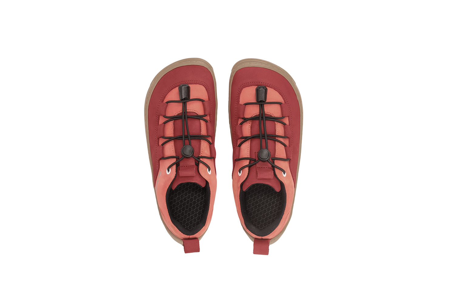 Kinder Barfuß Sneakers Be Lenka Xplorer - Dark Red & Coral.
 Turnschuhe aus hochwertigem Nubuklederdie Schuhspitze ist breit genug, damit sich die Zehen bei der Bewegung natürlich bewegen könnendas Futter fühlt sich angenehm an und sorgt für Komfort und Wärmeisolierungder Verschluss ermöglicht ein ideales einstellen der Festigkeit am Spanndie flexible KidsUltraGrip-Laufsohle mit einem 6-mm-Karomuster sorgt für einen optimalen Kontakt mit dem Untergrund (vorteilhaft für die Entwicklung des Kinderfußes)die Schuhe sind nicht für den Sport geeignet (Radfahren, Rollerfahren und andere Aktivitäten, die die Sohle belasten, können mechanische Schäden verursachen)
Vorteile von Barfußschuhen:
ultraflexible SohleZero Drop: Ferse- und Zehenbündigkeit für eine korrekte Körperhaltunggeräumige Zehenpartie für Ihre Zehenleichter Schuh
Typ: Straßenschuhe