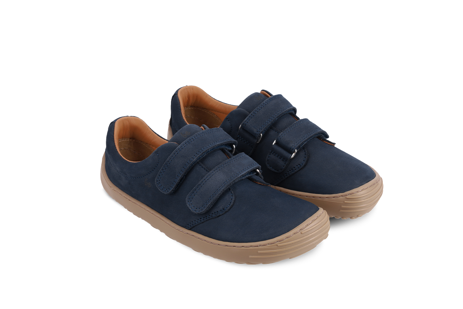 Kinder Barfußschuhe Be Lenka Bounce - Dark Blue.
Obermaterial: Leder (Nubuk) 
Innenfutter: Leder + Textil 
Einlegesohle: PU-Rezyklat + Textil (herausnehmbar) 
Sohle: TR (KidsUltraGrip) 
Herstellung: Portugal
 
Barfußschuhe imitieren perfekt das Barfußlaufen, so wie es die Natur vorgesehen hat
genähte Außensohle für längere Lebensdauer
vielseitige Schuhe, die auch für besondere Anlässe geeignet sind
KidsUltraGrip-Laufsohle für Kindermodelle mit hervorragendem Grip und verspieltem Muster
praktisches Anziehen dank Klettverschluss
leichte Schuhe aus hochwertigem Nubukleder
herausnehmbare Einlegesohle mit hervorragendem Feuchtigkeitstransport

Vorteile von Barfußschuhen:

ultraflexible Sohle
Zero Drop: keine Höhendifferenz zwischen Vorfuß und Ferse, was Ihre korrekte Haltung und Stabilität fördert
großzügiger Freiraum für Ihre Zehen
leicht


Typ: Straßenschuhe