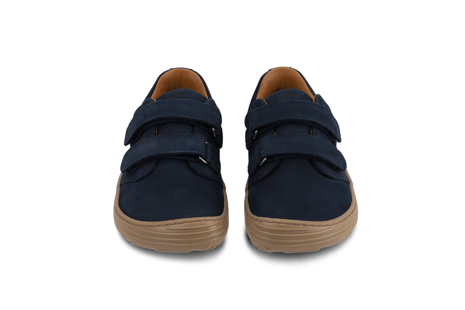 Kinder Barfußschuhe Be Lenka Bounce - Dark Blue.
Obermaterial: Leder (Nubuk) 
Innenfutter: Leder + Textil 
Einlegesohle: PU-Rezyklat + Textil (herausnehmbar) 
Sohle: TR (KidsUltraGrip) 
Herstellung: Portugal
 
Barfußschuhe imitieren perfekt das Barfußlaufen, so wie es die Natur vorgesehen hat
genähte Außensohle für längere Lebensdauer
vielseitige Schuhe, die auch für besondere Anlässe geeignet sind
KidsUltraGrip-Laufsohle für Kindermodelle mit hervorragendem Grip und verspieltem Muster
praktisches Anziehen dank Klettverschluss
leichte Schuhe aus hochwertigem Nubukleder
herausnehmbare Einlegesohle mit hervorragendem Feuchtigkeitstransport

Vorteile von Barfußschuhen:

ultraflexible Sohle
Zero Drop: keine Höhendifferenz zwischen Vorfuß und Ferse, was Ihre korrekte Haltung und Stabilität fördert
großzügiger Freiraum für Ihre Zehen
leicht


Typ: Straßenschuhe