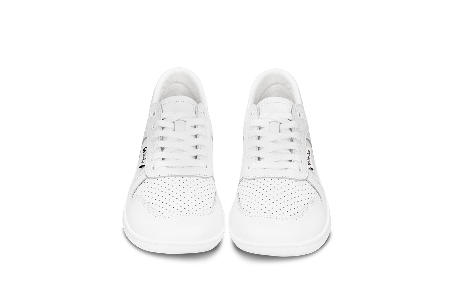 Barefoot Sneakers Be Lenka Champ 3.0 - All White.
Obermaterial: NappalederFutter: MikrofaserSohle: TR (UrbanComfort)Einlegesohle: PU-Recycle + Baumwolle (herausnehmbar)Herstellung: Portugal
die dritte Generation eines der beliebtesten Modelle Be Lenkadie Farben und das Design der Turnschuhe lassen sich leicht mit vielen Outfits kombinierenverbesserter Lederkragen an der Fersezusätzliche Metallösen für Schnürsenkelstrukturiertes Leder an der Seite und an der Ferse für einen noch eleganteren Lookgenähte Sohle für längere Lebensdauer des SchuhsUrbanComfort-Laufsohle ist hergestellt für den alltäglichen Barfuß-KomfortDie neue TR-Mischung hat eine hervorragende Abriebfestigkeit und zugleich hoher Flexibilitätgenähte Sohle für längere Lebensdauer des Schuhs
Vorteile von Barfußschuhen:
imitieren das Barfußlaufen perfekt nachanatomische Form des Schuhs bietet großzügige Zehenfreiheitdie Nullneigung der Sohle hält Ferse und Zehen in einer Linie für eine korrekte Körperhaltungstimulierende 4 mm dicke Sohle (ohne Stollen) aktiviert die Nervenenden des Fußesflexible Materialien sorgen für eine bessere Funktion der Muskeln und Sehnen des FußesLeichtigkeit des Schuhs als Vorbeugung gegen Fußermüdung
Typ: Straßenschuhe