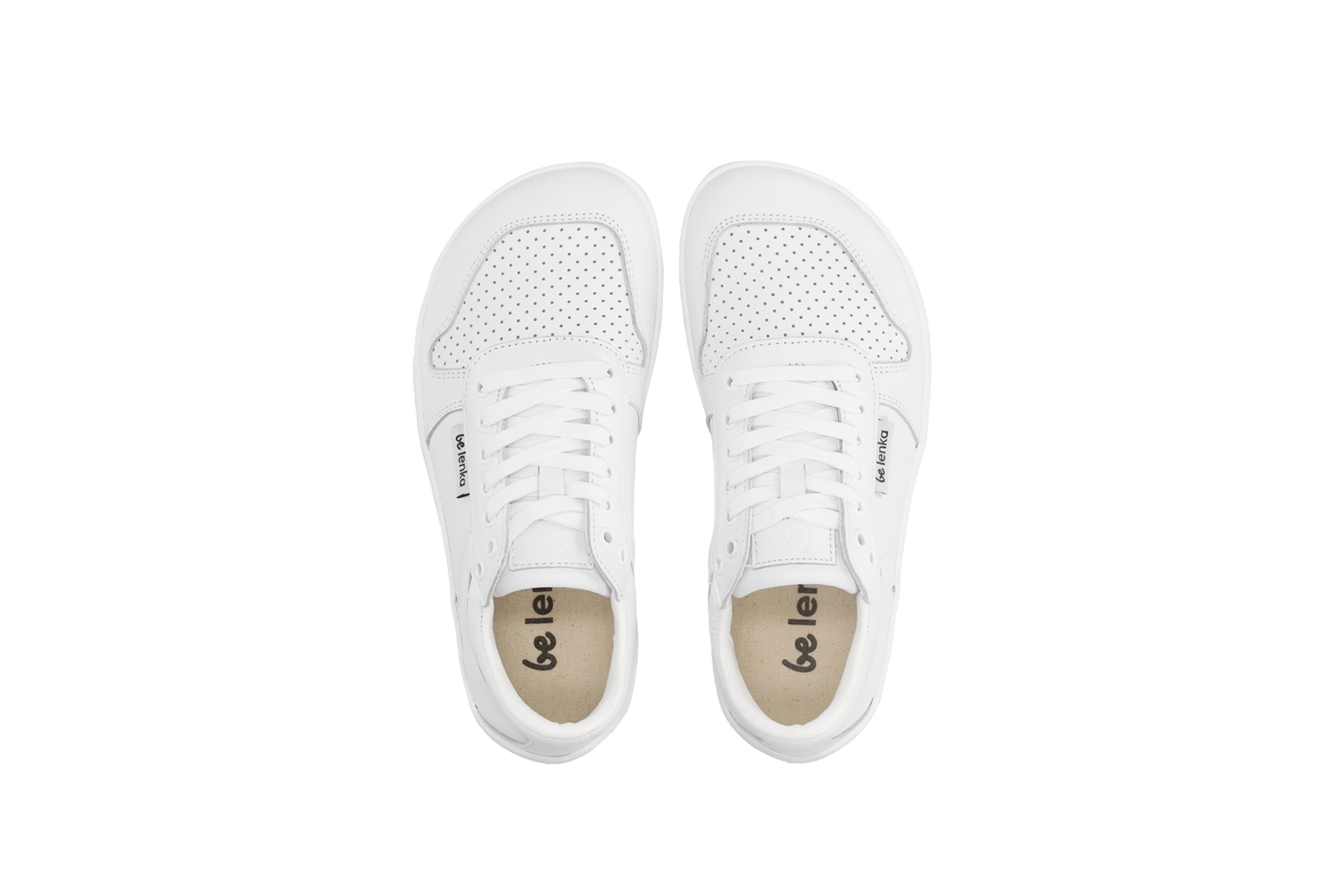 Barefoot Sneakers Be Lenka Champ 3.0 - All White.
Obermaterial: NappalederFutter: MikrofaserSohle: TR (UrbanComfort)Einlegesohle: PU-Recycle + Baumwolle (herausnehmbar)Herstellung: Portugal
die dritte Generation eines der beliebtesten Modelle Be Lenkadie Farben und das Design der Turnschuhe lassen sich leicht mit vielen Outfits kombinierenverbesserter Lederkragen an der Fersezusätzliche Metallösen für Schnürsenkelstrukturiertes Leder an der Seite und an der Ferse für einen noch eleganteren Lookgenähte Sohle für längere Lebensdauer des SchuhsUrbanComfort-Laufsohle ist hergestellt für den alltäglichen Barfuß-KomfortDie neue TR-Mischung hat eine hervorragende Abriebfestigkeit und zugleich hoher Flexibilitätgenähte Sohle für längere Lebensdauer des Schuhs
Vorteile von Barfußschuhen:
imitieren das Barfußlaufen perfekt nachanatomische Form des Schuhs bietet großzügige Zehenfreiheitdie Nullneigung der Sohle hält Ferse und Zehen in einer Linie für eine korrekte Körperhaltungstimulierende 4 mm dicke Sohle (ohne Stollen) aktiviert die Nervenenden des Fußesflexible Materialien sorgen für eine bessere Funktion der Muskeln und Sehnen des FußesLeichtigkeit des Schuhs als Vorbeugung gegen Fußermüdung
Typ: Straßenschuhe