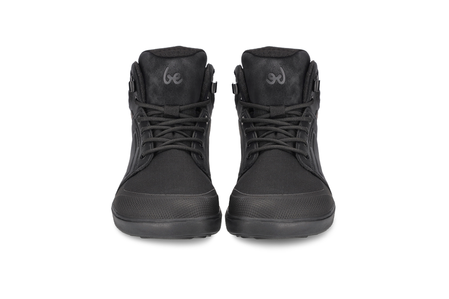 Barfußschuhe Be Lenka ArcticEdge - All Black.
    Barfußschuhe ahmen das Barfußgehen perfekt nach, so wie es die Natur vorgesehen hat    technisches Obermaterial aus strapazierfähigem Ripstop-Material + TPU + PU    wasserdichte, dampfdurchlässige Membrane und hervorragende Isolationseigenschaften (jedes Paar durchläuft einen Wasserfestigkeitstest)    vielseitige ThermoGrip Neo Wintersohle mit rutschfestem Profil und ausgezeichneter Flexibilität    Primaloft-Futter und -Fußbett kombinieren Leichtigkeit, außergewöhnliche Wärmeeigenschaften und Wasserresistenz    Widerstandsfähige Schuhspitze
Vorteile von Barfußschuhen:
    flexible Sohle    Zero Drop: Fersen- und Zehenbündigkeit für eine korrekte Körperhaltung    geräumige Zehenbox für Ihre Zehen    leichter Schuh