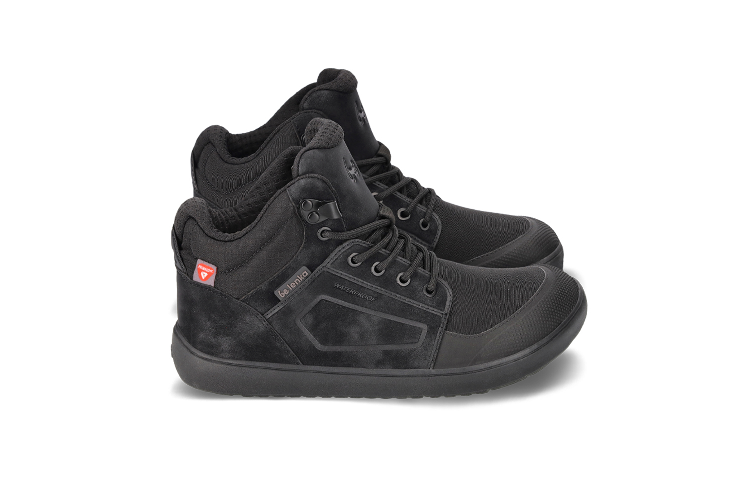 Barfußschuhe Be Lenka ArcticEdge - All Black.
    Barfußschuhe ahmen das Barfußgehen perfekt nach, so wie es die Natur vorgesehen hat    technisches Obermaterial aus strapazierfähigem Ripstop-Material + TPU + PU    wasserdichte, dampfdurchlässige Membrane und hervorragende Isolationseigenschaften (jedes Paar durchläuft einen Wasserfestigkeitstest)    vielseitige ThermoGrip Neo Wintersohle mit rutschfestem Profil und ausgezeichneter Flexibilität    Primaloft-Futter und -Fußbett kombinieren Leichtigkeit, außergewöhnliche Wärmeeigenschaften und Wasserresistenz    Widerstandsfähige Schuhspitze
Vorteile von Barfußschuhen:
    flexible Sohle    Zero Drop: Fersen- und Zehenbündigkeit für eine korrekte Körperhaltung    geräumige Zehenbox für Ihre Zehen    leichter Schuh