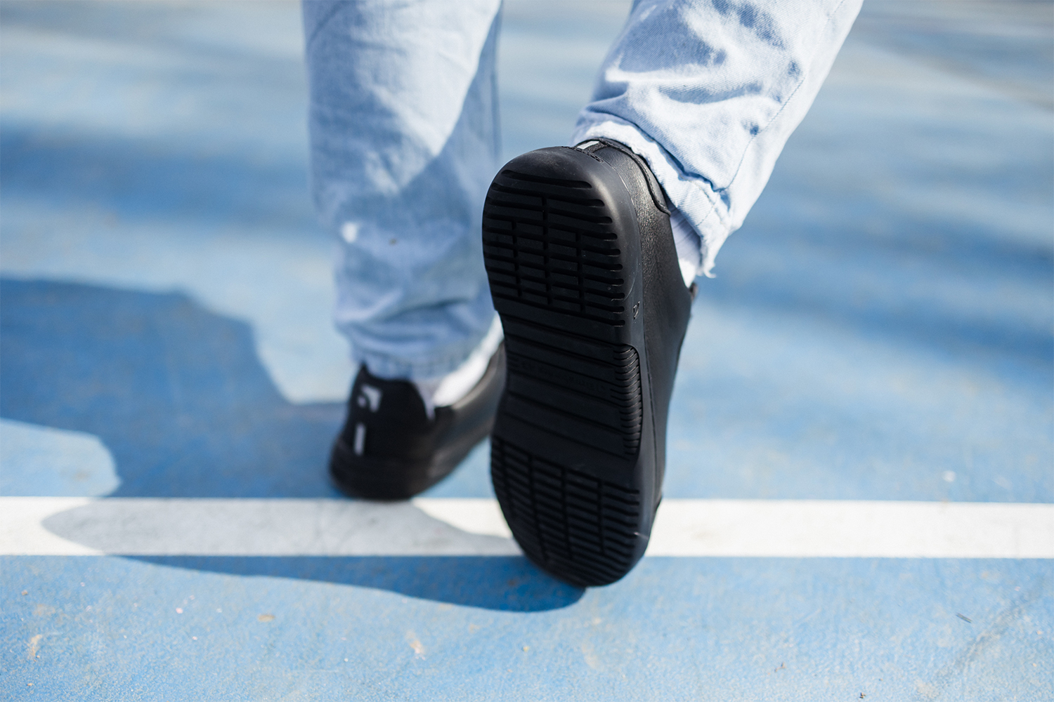 Barefoot Sneakers Barebarics Zing - Black - Leather.
Anatomische Form - Die Turnschuhe passen an die Form der Füße.
Mehr info
moderner Städtestilin der Europäischen Union entworfen und handgefertigt, unter Verwendung lokaler nachhaltiger Materialienhervorragende Haltbarkeit und Farbechtheit der MaterialienDermodry Coolmax®-Technologie für kontinuierlichen Feuchtigkeitsaufnahmeerhältlich in den Größen 36-47 (europäische Maße)