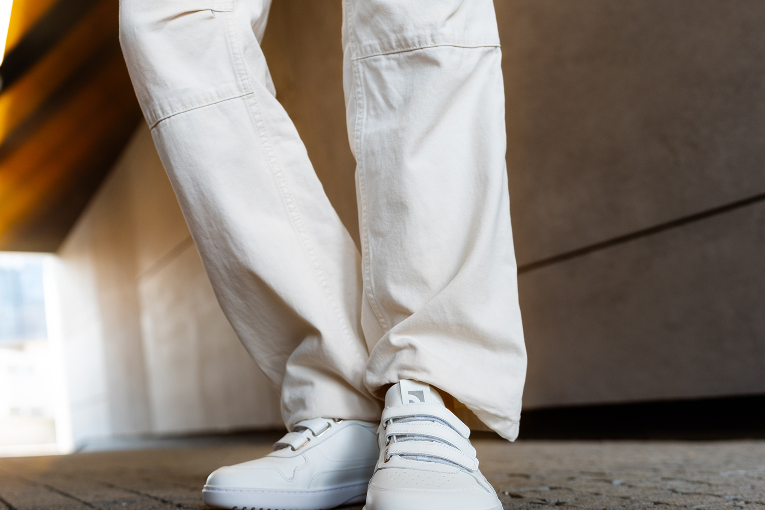 Barefoot Sneakers Barebarics Zing Velcro - All White - Leather.
Anatomische Form - Der Schuh respektiert die Form der Füße.
Mehr Info
Typ: Straßenschuhemodernes urbanes Designentworfen und handgefertigt in der Europäischen Unionausgezeichnete Haltbarkeit und Farbechtheit der Materialienerhältlich in den Größen 36-47 (europäische Maße)