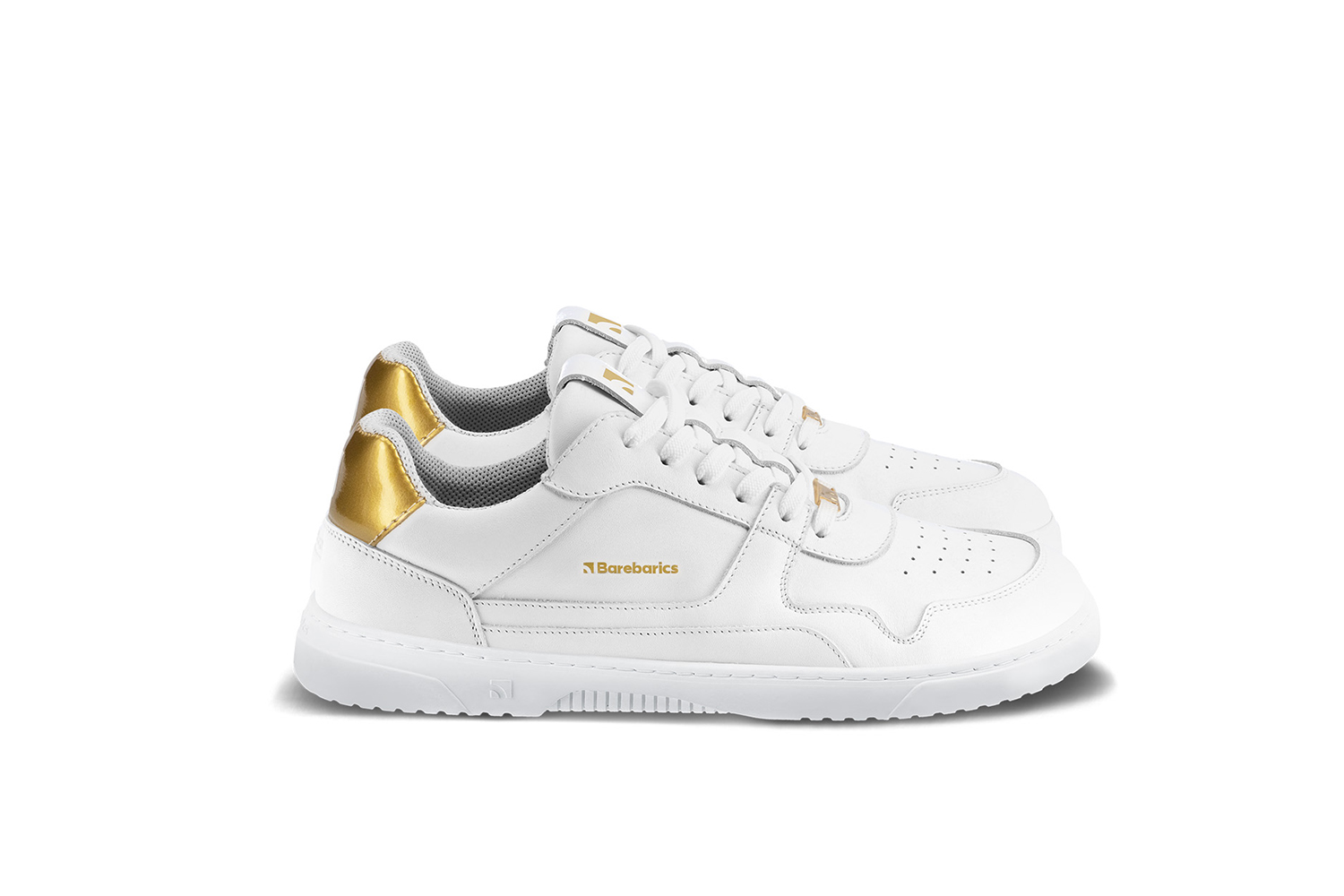 Barefoot Sneakers Barebarics Zing - White & Gold - Leather.
Anatomische Form - Die Turnschuhe passen an die Form der Füße.
Mehr info
moderner Städtestilin der Europäischen Union entworfen und handgefertigt, unter Verwendung lokaler nachhaltiger Materialienhervorragende Haltbarkeit und Farbechtheit der MaterialienDermodry Coolmax®-Technologie für kontinuierlichen Feuchtigkeitsaufnahmeerhältlich in den Größen 36-47 (europäische Maße)