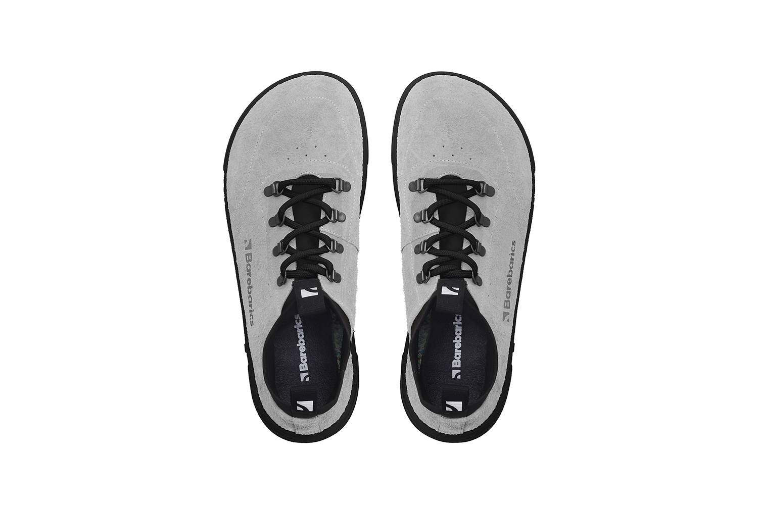 Barefoot Sneakers Barebarics Bronx - Grey.
Die Barebarics-Sneaker werden nach einem umweltfreundlichen Verfahren hergestellt.
  Das Obermaterial besteht aus Leder und Textil  Das Futter ist aus Lycra und Mikrofaser  Die Sohle ist aus weichem, synthetischem Gummi mit hoher Strapazierfähigkeit hergestellt.


Barfuß-Eigenschaften
    Anatomische Form - Die Sneakers passen sich der Form der Füße an.

Mehr info
moderner Städtestilin der Europäischen Union entworfen und handgefertigt, unter Verwendung lokaler nachhaltiger Materialienhervorragende Haltbarkeit und Farbechtheit der Materialienerhältlich in den Größen 36-47 (europäische Maße)