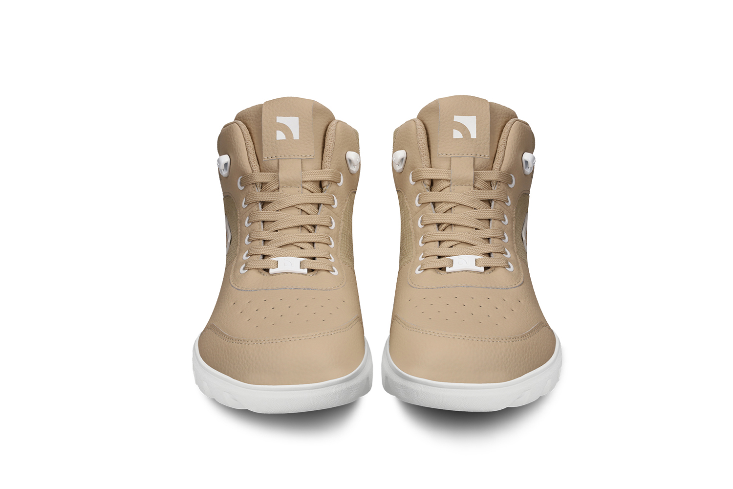 Barfußschuhe Barebarics UrbanEdge - Beige.
Barfußschuhe ahmen das Barfußgehen perfekt nach, so wie es die Natur vorgesehen hatwasserdichte, dampfdurchlässige Membran (jedes Paar besteht einen Wasserfestigkeitstest)Die Barebarics PowerGrip-Außensohle verfügt über ein Profil, das den Gang unterstützt und ein Ausrutschen verhindertDie verwendete Primaloft-Technologie ist das absolute Spitzenprodukt im Bereich der WärmeisolierungBarebarics-Logo auf dem Schuh, den Haken, den Schnürsenkeln und der SohleTaschenzunge sorgt für leichtes Anziehen und verhindert das Eindringen von Schnee oder SchmutzUnisex-Barfußschuhe für die kältesten Tagefür maximalen Komfort empfehlen wir die Kombination mit Baumwollsocken
Vorteile von Barfußschuhen:
flexible SohleZero Drop: Ferse und Zehen in einer Ebene für eine korrekte Haltunggeräumige Zehenbox für Ihre ZehenLeichter Schuh